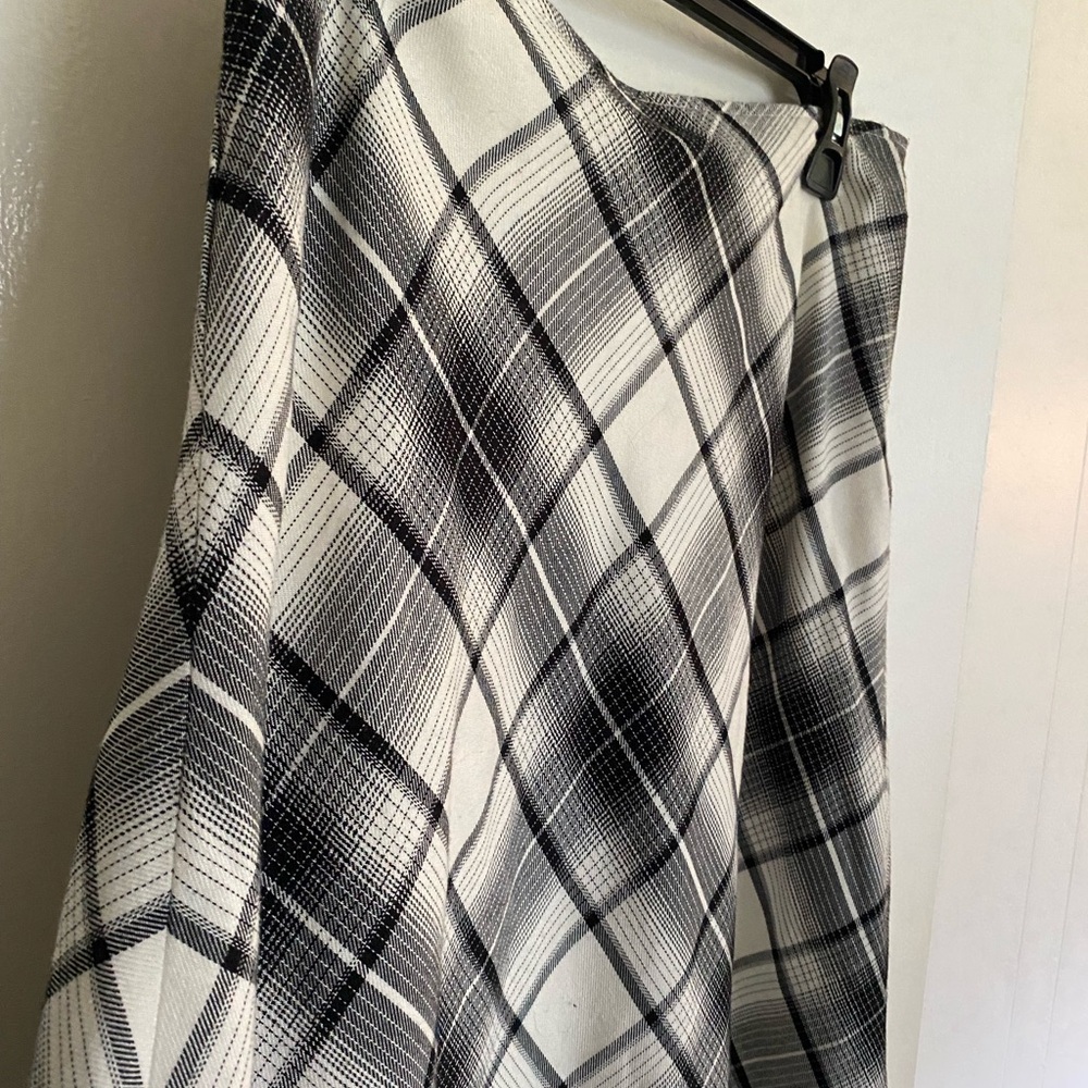 East 5th Black and Cream Plaid A-Line Skirt - Picture 2 of 3